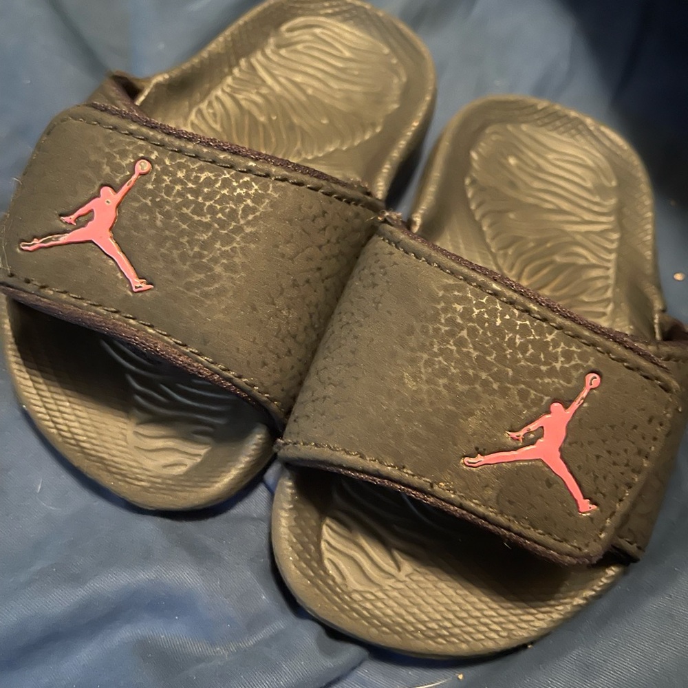 Infant Jordan slides size 6c